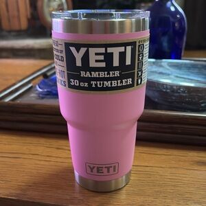 Yeti Rambler 30 oz Tumbler in Power Pink NWT